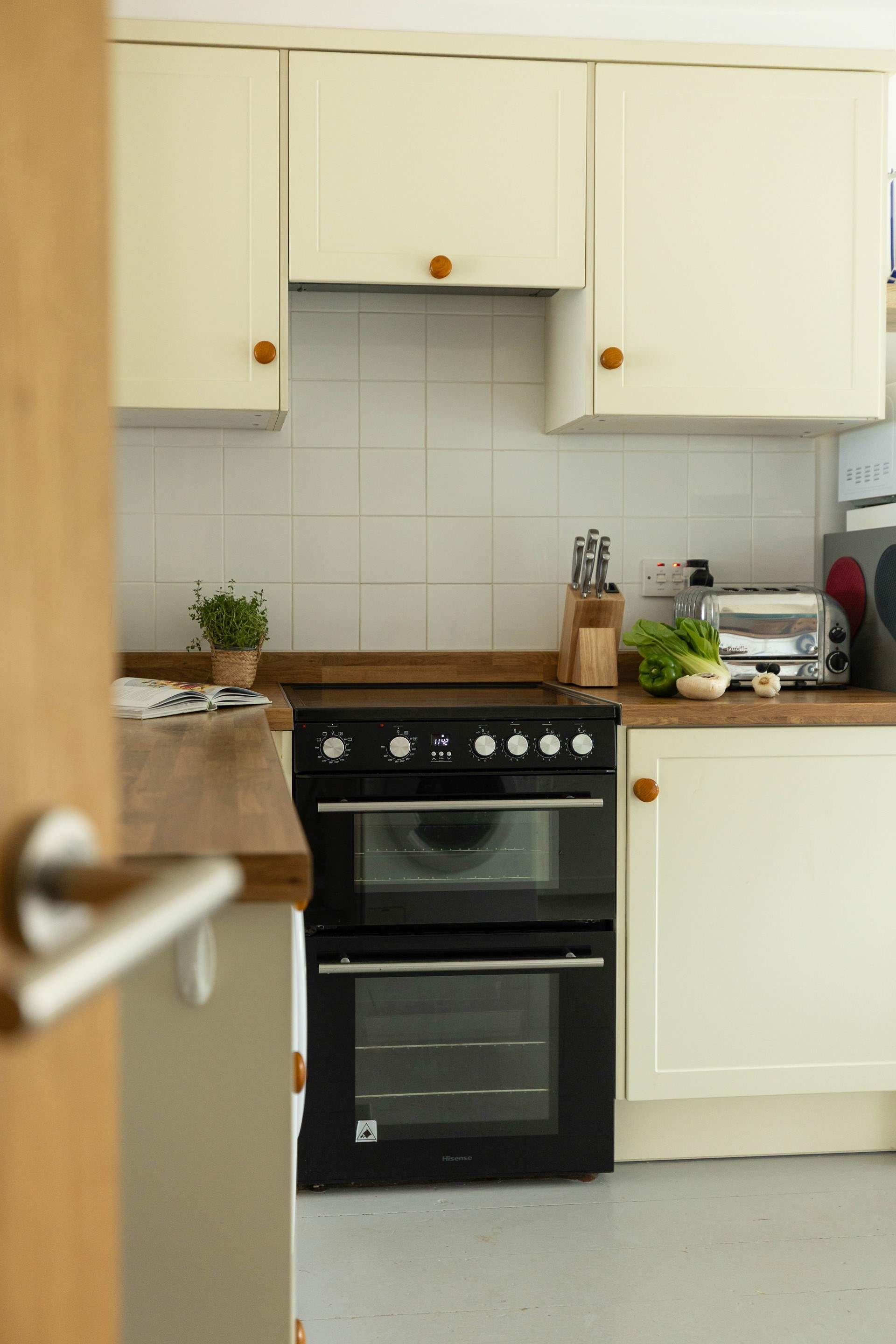 The kitchen has all you need to cook up a delicious meal. 