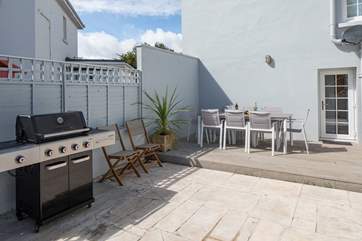 What a fabulous spot to enjoy a touch of dining al fresco.