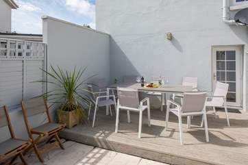 A stunning sun-trap. Being fully enclosed you can relax safe in the knowledge everyone in the party is enclosed and safe.
