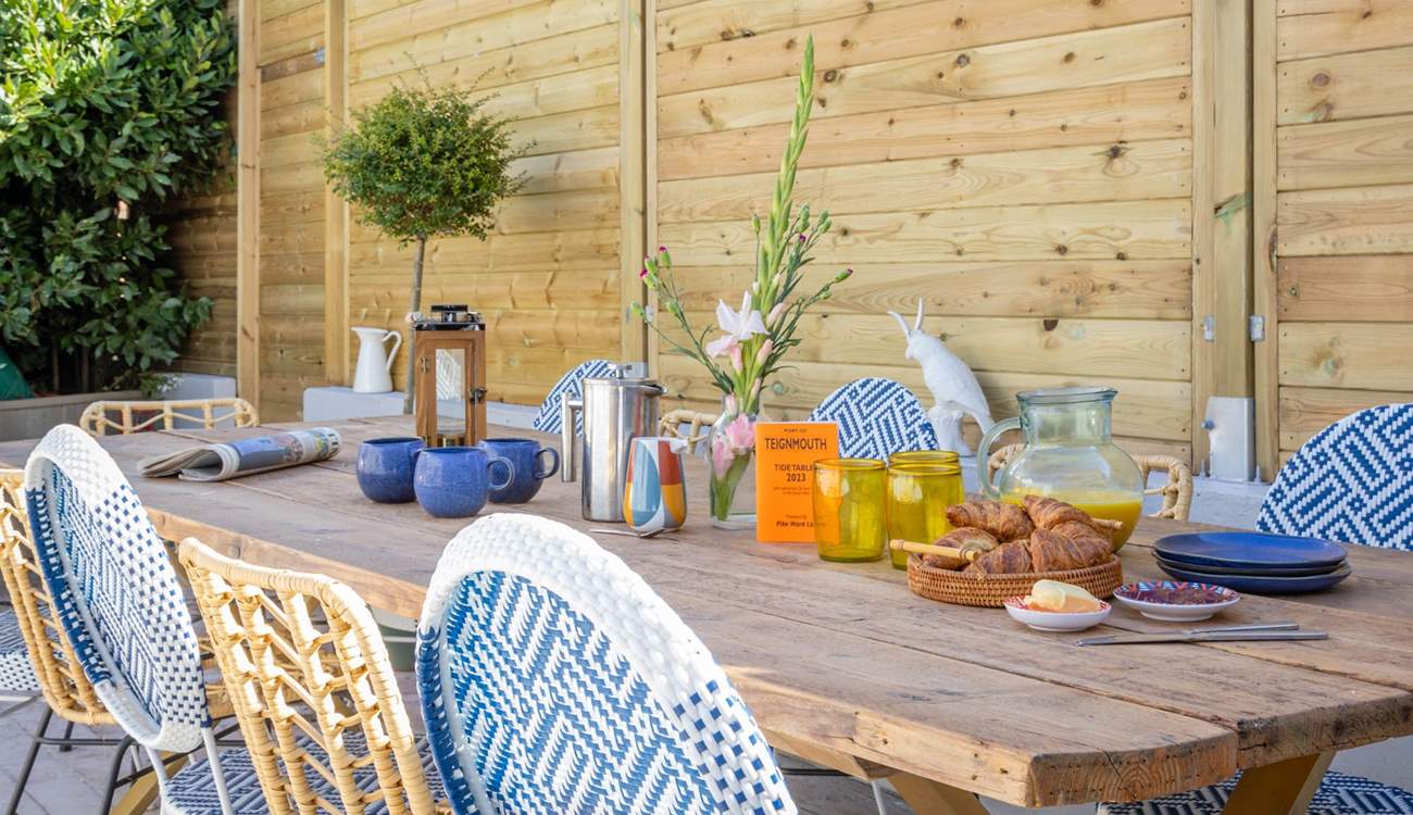 Lay out a feast on this magnificent table.