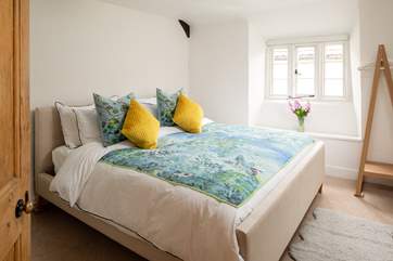 What a fabulous bed!