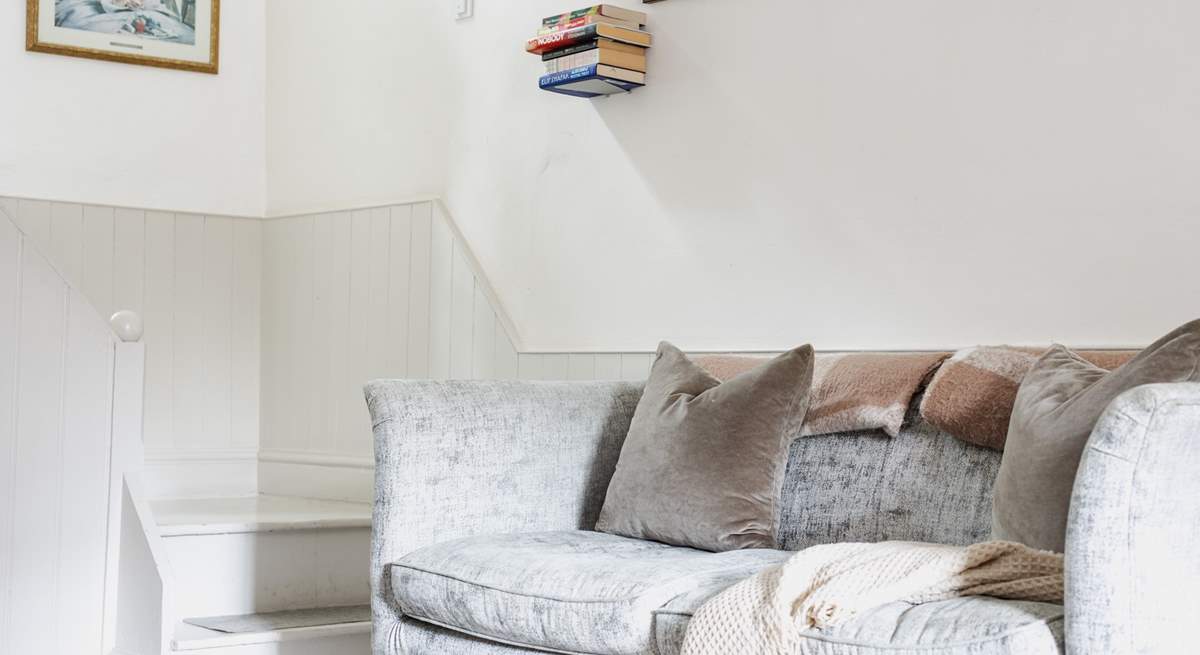 Floating books, or a clever shelf? 