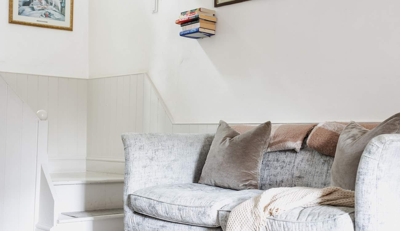 Floating books, or a clever shelf? 