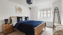 What a fabulous bed!