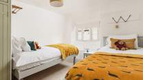 A warm welcome awaits you in the twin room.