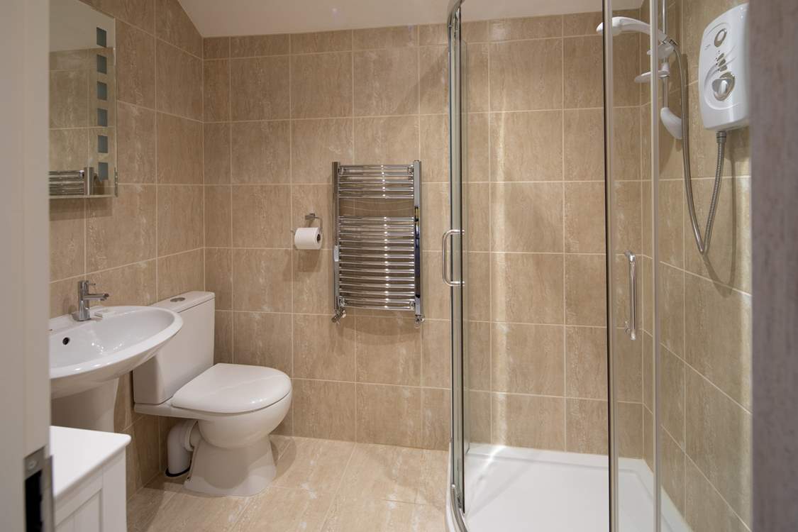 En suite to bedroom 3.