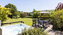 Hot tub, fabulous views, and oodles of space to enjoy. What more could you wish for!