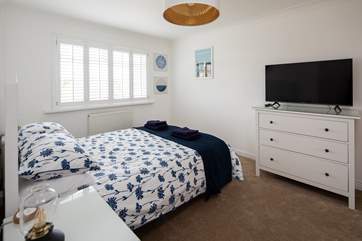 Bedroom 2 with king-size bed and Smart TV.