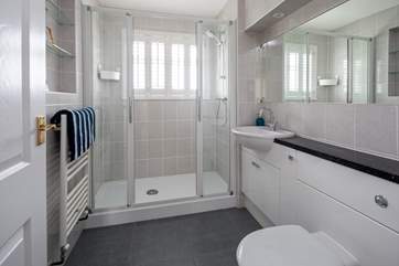 Large family shower-room.