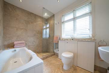 The spacious family bathroom.