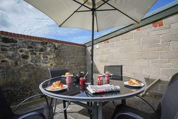 Enjoy your morning breakfast in the sunshine.