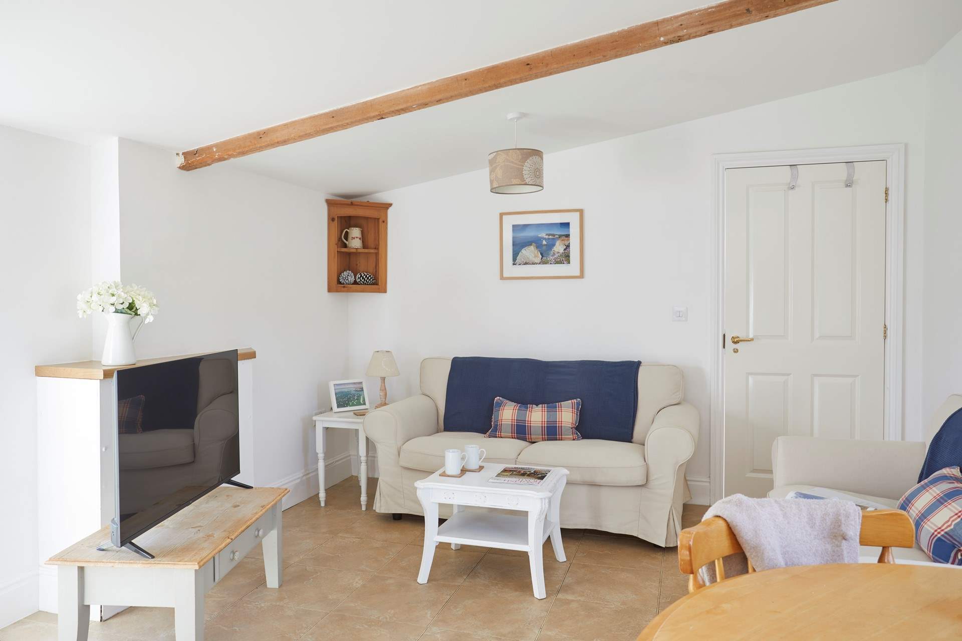 Whether is a movie night or a quiet afternoon, there is plenty of room for everyone here.