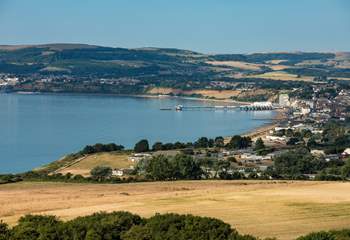 Views over Sandown Bay, a traditional seaside town with its own pier with cafes, a children's play area, amusement arcade, bowling and an indoor crazy golf course.