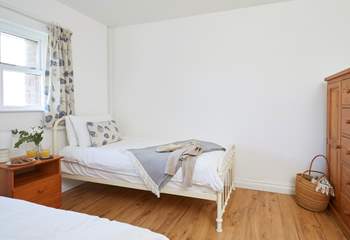 Bedroom 2 with twin beds.