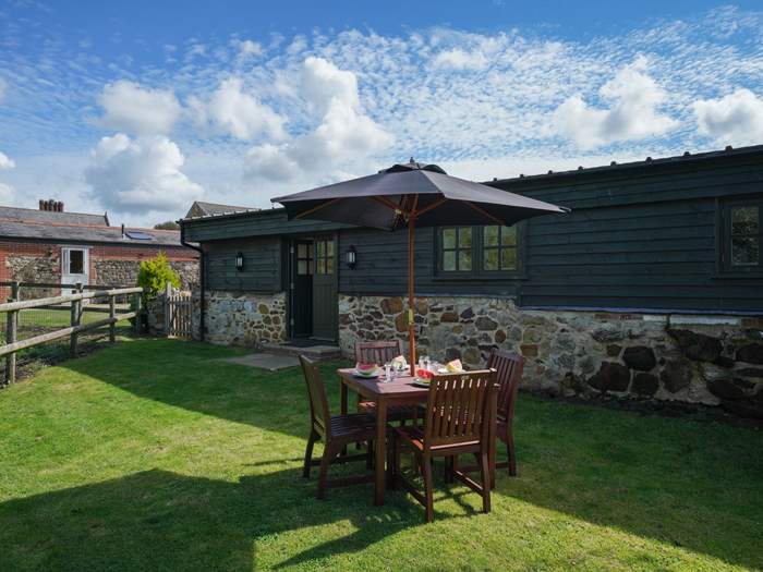 The Stables , Sleeps 4 in Brighstone