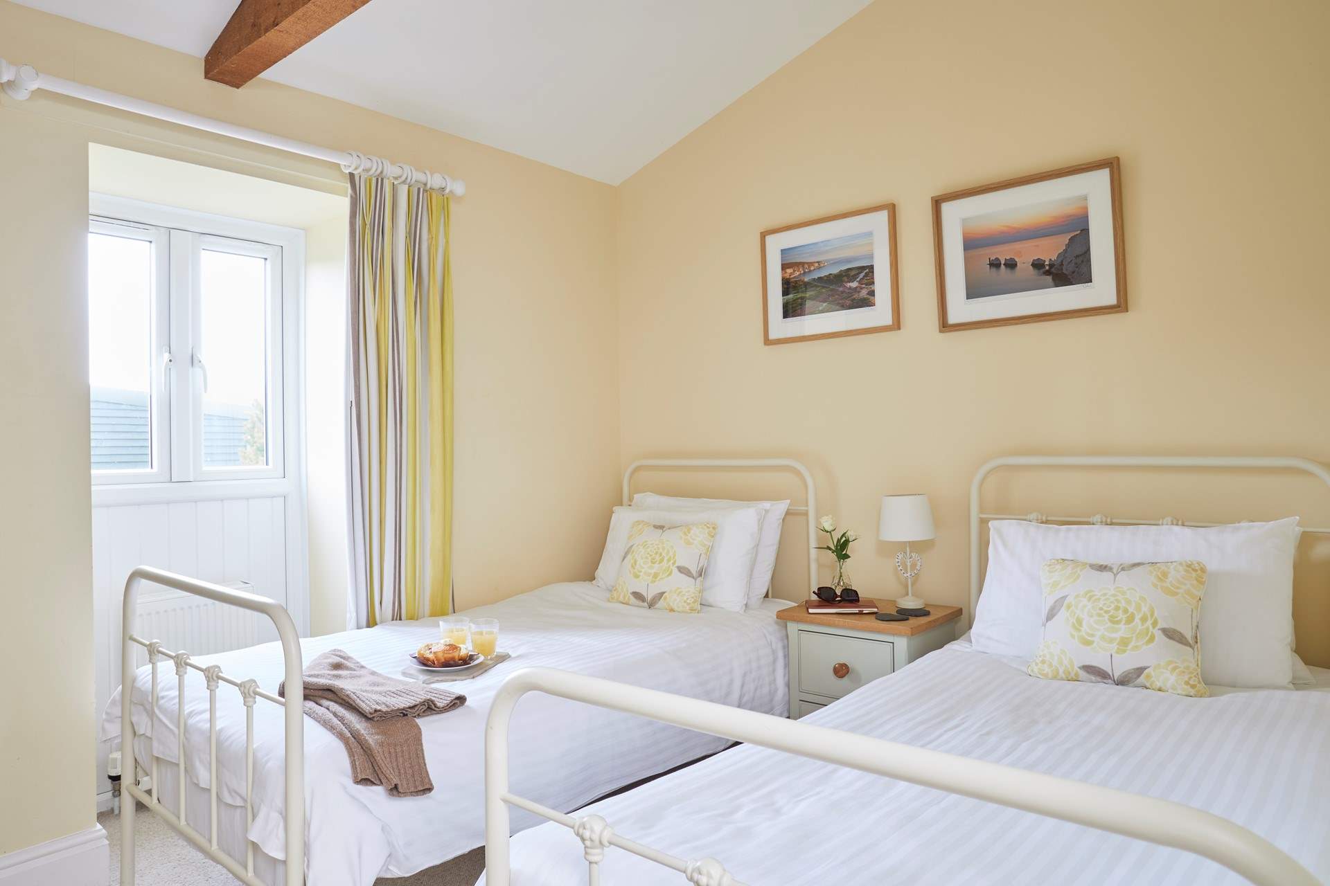 The pretty twin bedroom.