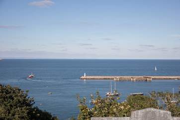 The beautiful views from Battery Gardens; out over the breakwater and off to sea.