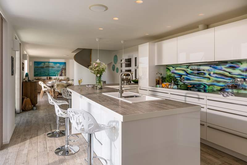 The super light and airy open plan kitchen and dining area is like no other. With a sleek central breakfast-bar to chat around.