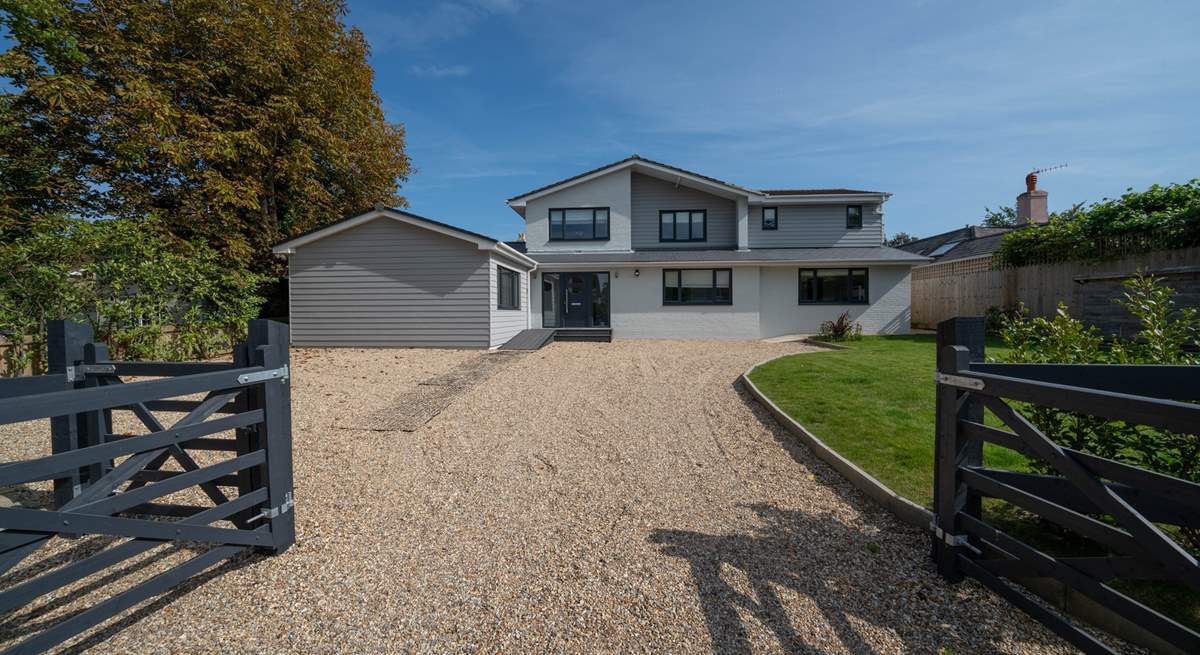 Redworth is a luxurious five bedroom property located in the village of Bembridge. 