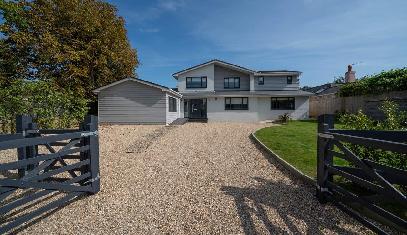 Redworth is a luxurious five bedroom property located in the village of Bembridge. 