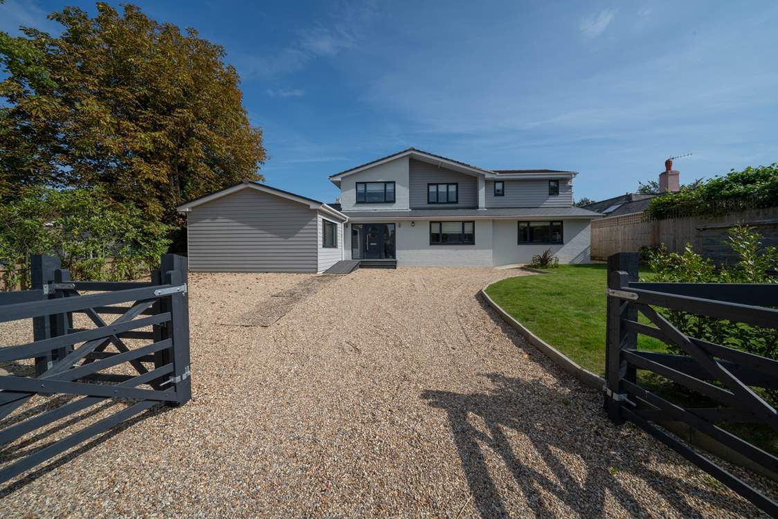 Redworth is a luxurious five bedroom property located in the village of Bembridge.