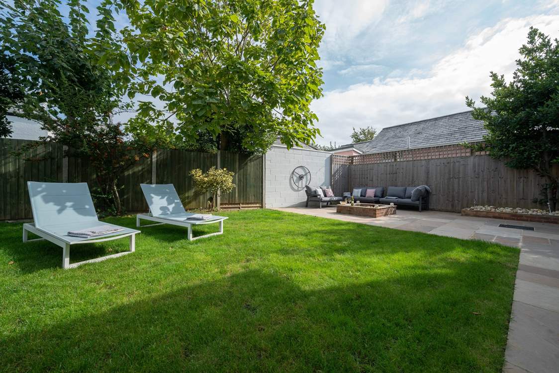 Spill out to the gorgeous garden and enjoy the Island's sunshine.