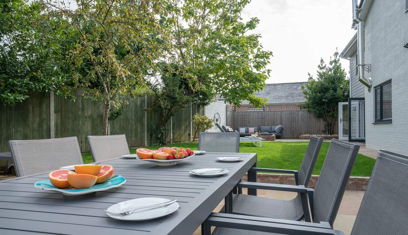 Enjoy the well kept garden with all the family and your four-legged friend!