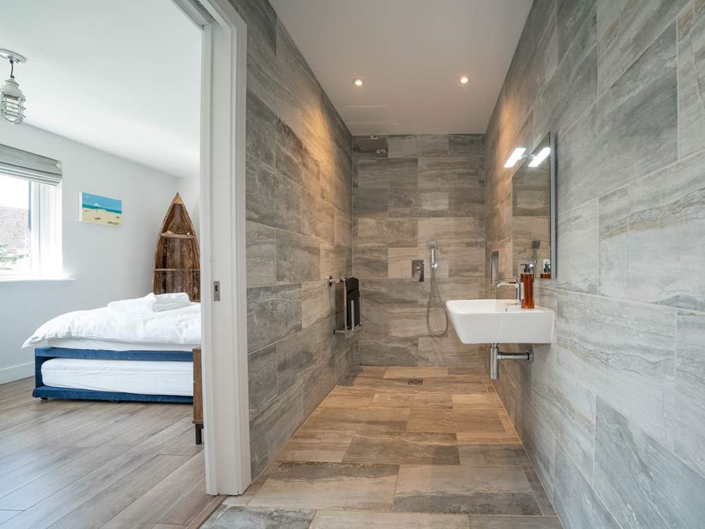 ...with the shared Jack and Jill wet-room.