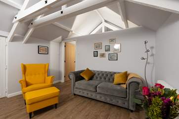 We love the pops of yellow!