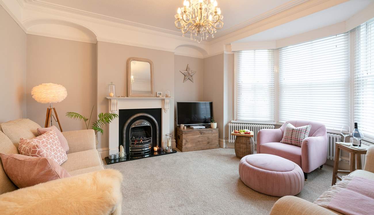 Stylish sitting-room with touches of pink.