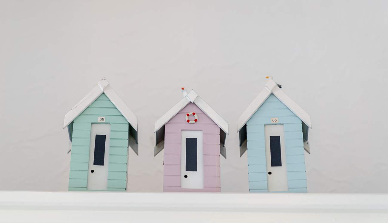 Tasteful beach theme throughout.