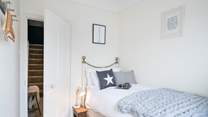 Sweet single room, with full size bed.