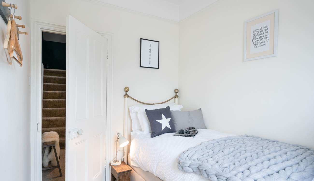 Sweet single room, with full size bed.