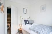 Sweet single room, with full size bed.