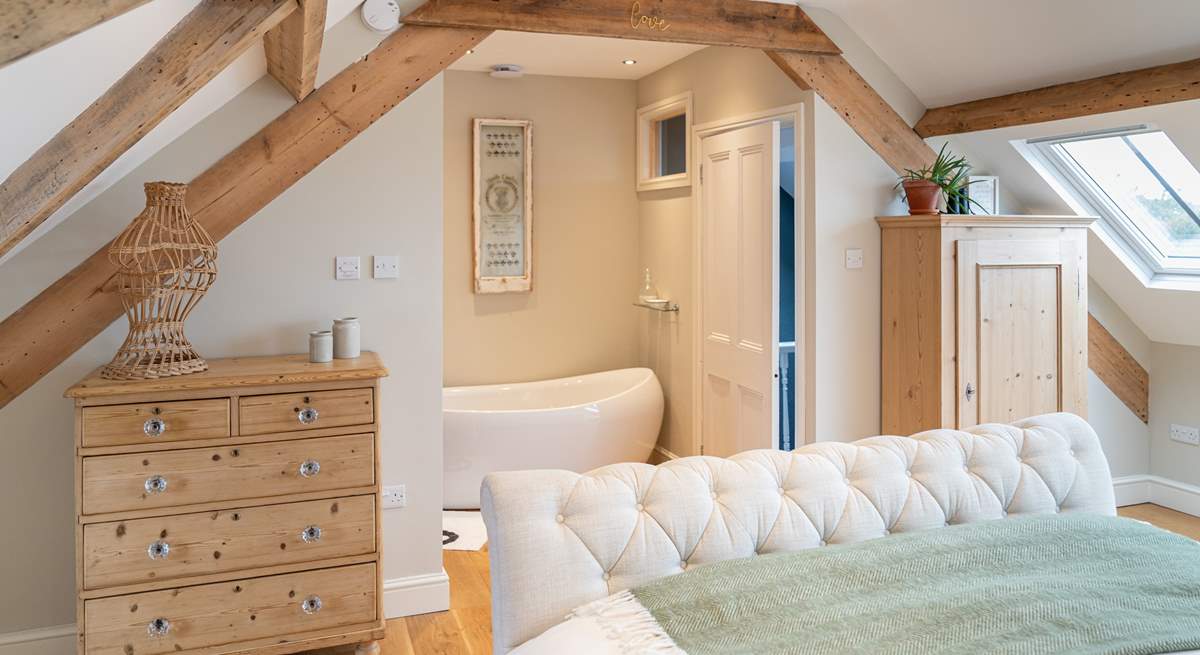 Tasteful en suite bathroom off main bedroom.