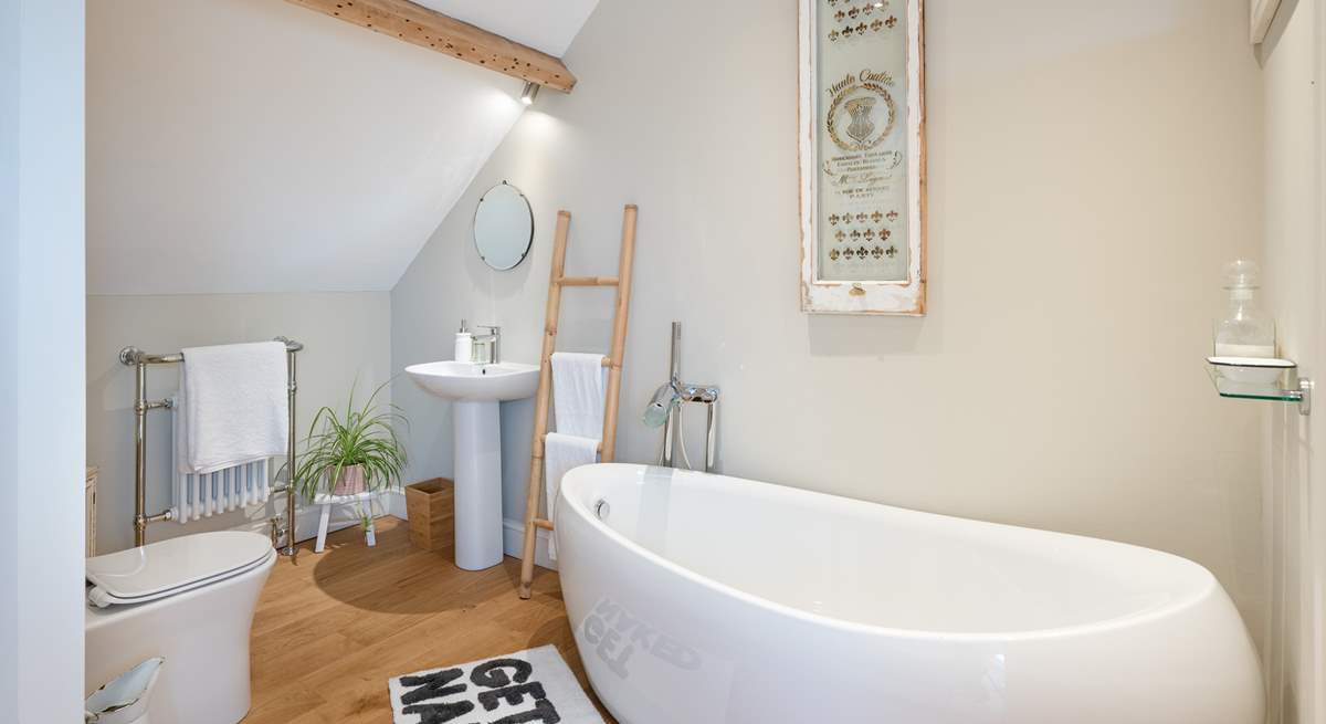Immaculate bathroom.