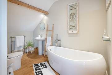 Immaculate bathroom.