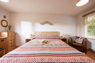 A fabulous king-size beds awaits in the main bedroom.