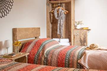 The rustic-feel styled furniture is perfect for the setting.