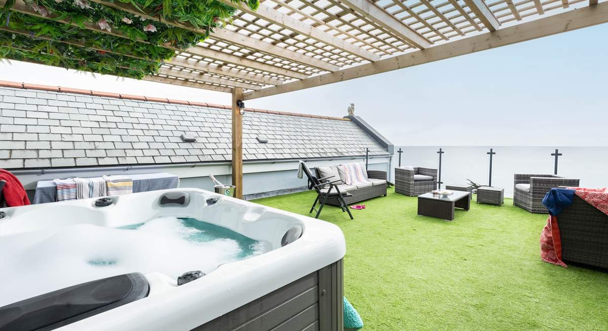 The icing on the cake - the roof terrace with a hot tub!