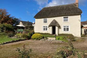 East Wells is a chocolate box pretty thatched cottage offering views, seclusion, wonderful gardens and not forgetting an award-winning pub at the end of the lane.
