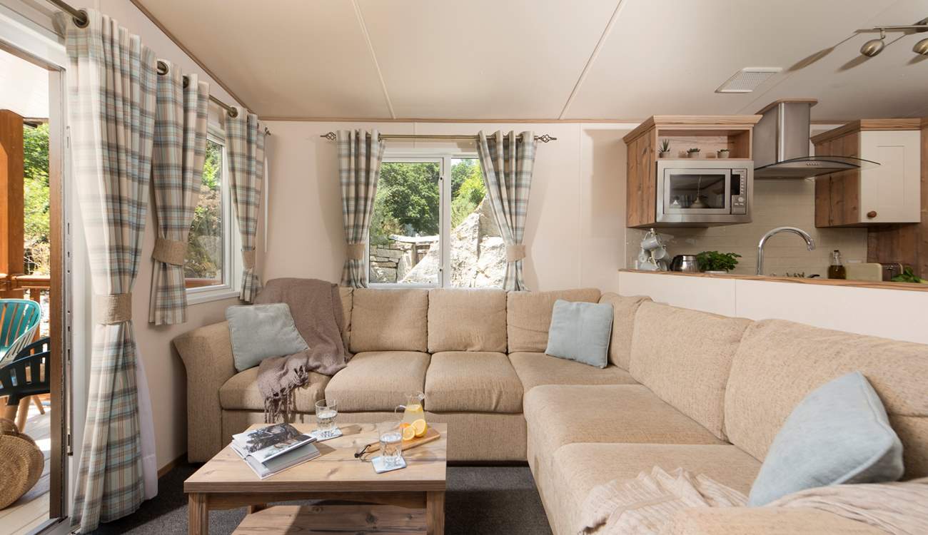 The living space allows your day to flow with complete ease. 