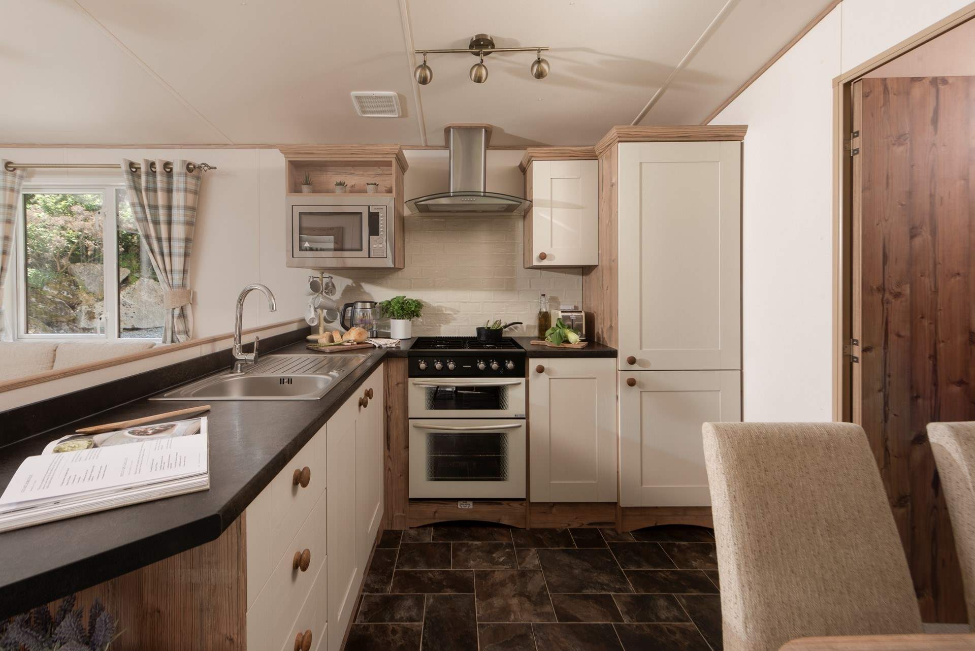 And is well equipped for your glamping getaway. 