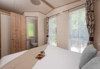 With an ensuite W/C and wash basin. 