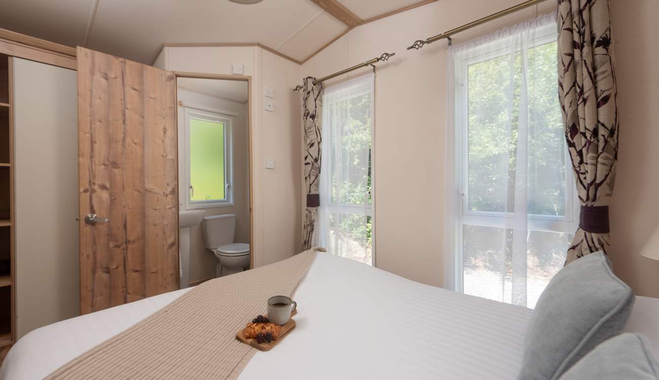 With an ensuite W/C and wash basin. 