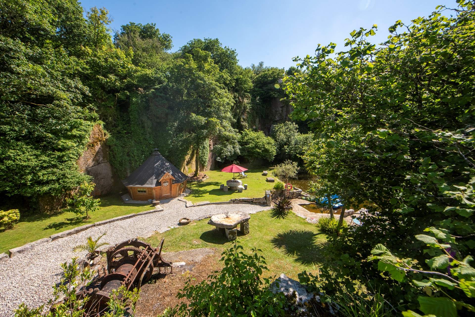 The cute barbecue hut is such a wonderful feature. 