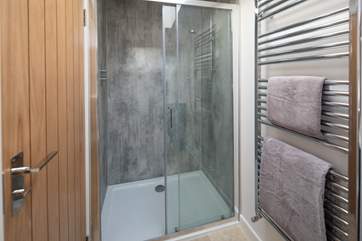 Rather large shower. Perfect!