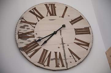 No need to let time getaway from you with this glorious clock.