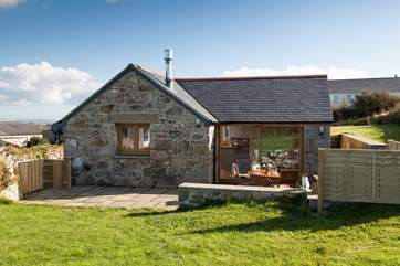 Welcome to Woon Summer. You can see the lovely owners' farm next door. They are on hand if you have any questions during your stay.