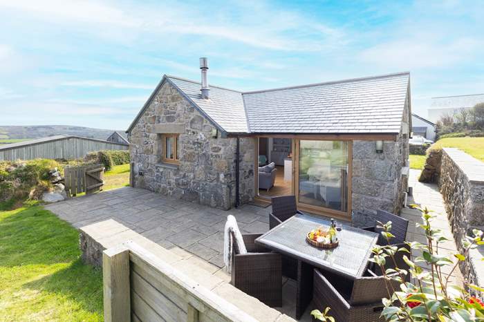 Woon Summer is a 2 bedroom, dog friendly holiday cottage near St Ives, West Cornwall.